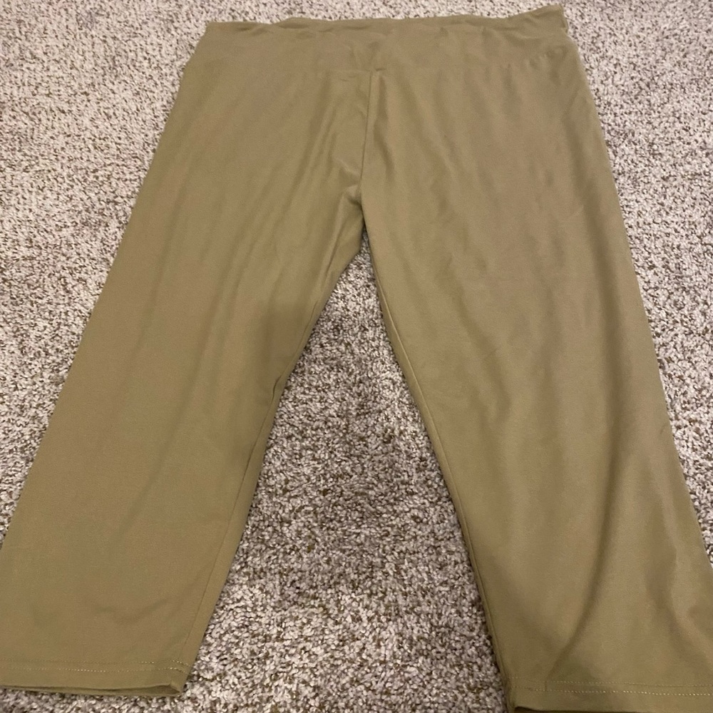 Agnes & Dora Tan Capris - Size XXXL